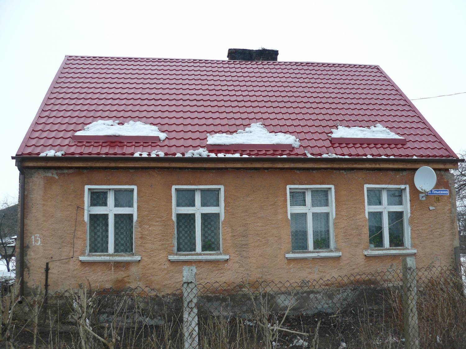 Окончен ремонт крыши дома по улице Плысенко,13 - 26 Марта 2011 .